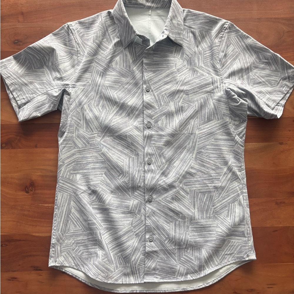 lululemon athletica Men's Gray Geometric Shirt
